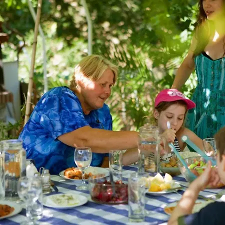 Haus Risos Next Generation * 토로니